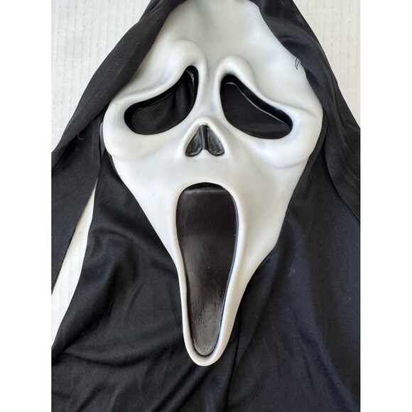 Scream Mask Shroud Easter Unld Fun World Div Ghost Face Glows Dark Rubber - Picture 2 of 5